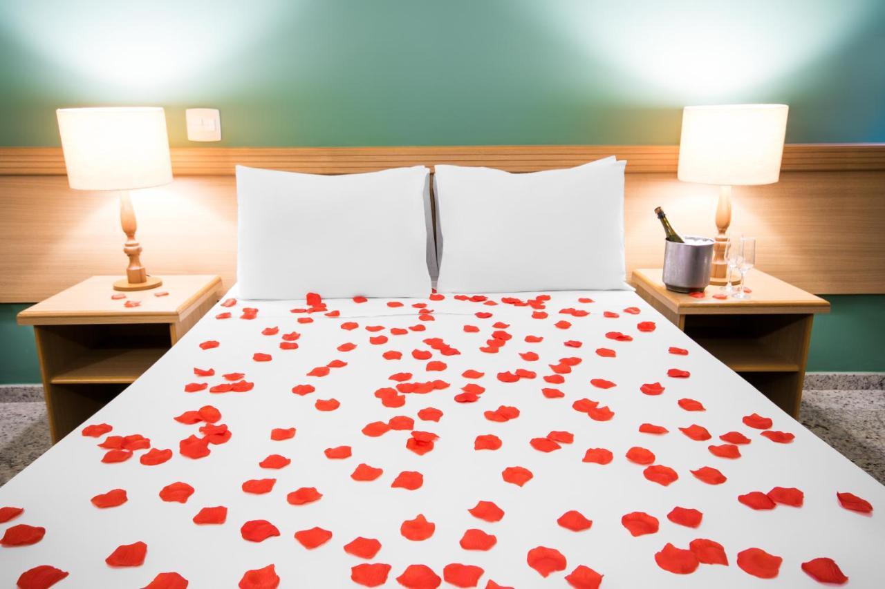 Hotel Golden Park All Inclusive Pocos De Caldas By Nacional Inn المظهر الخارجي الصورة Rose petals on a bed