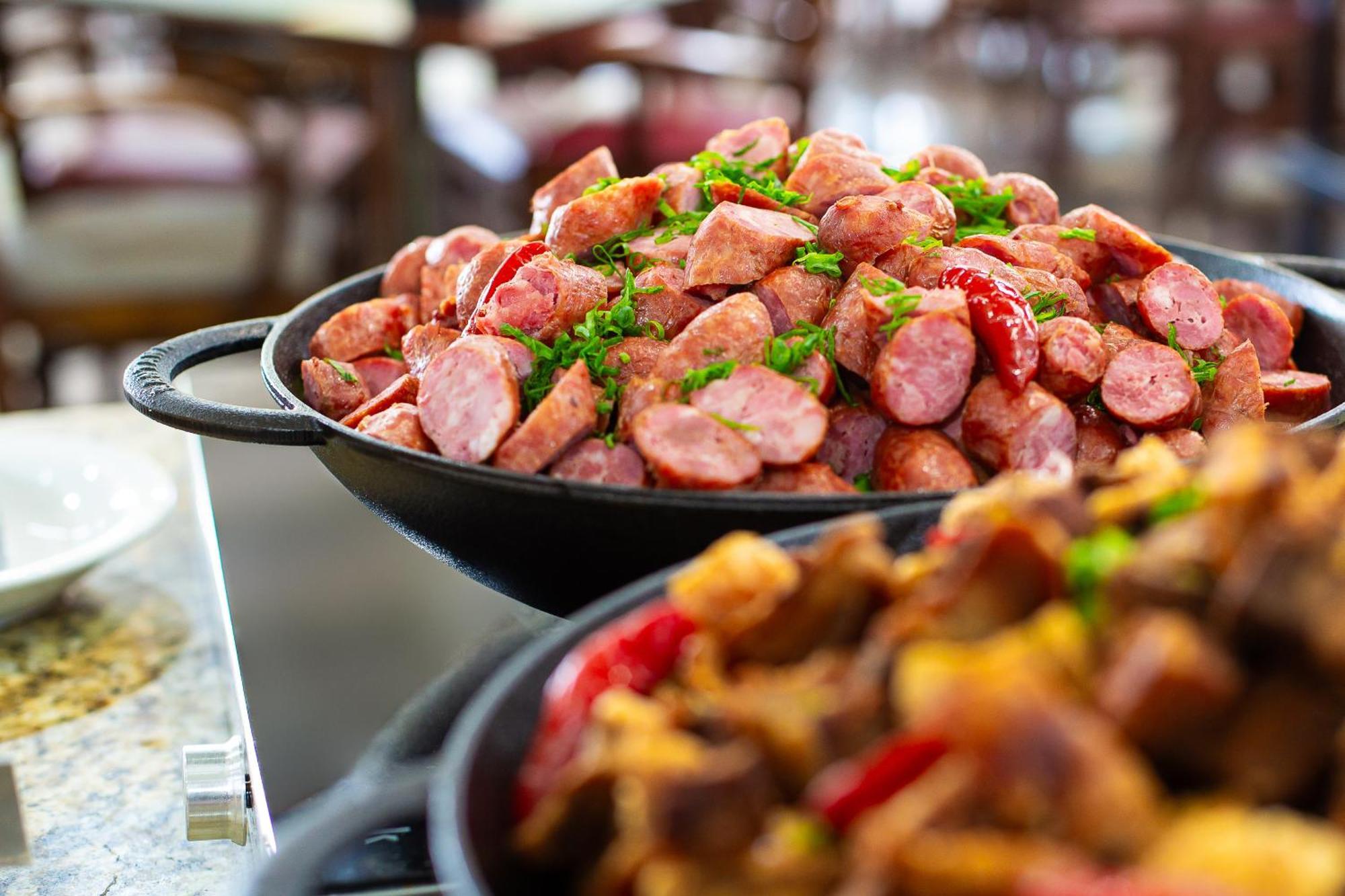 Hotel Golden Park All Inclusive Pocos De Caldas By Nacional Inn المظهر الخارجي الصورة Kielbasa prepared in a skillet